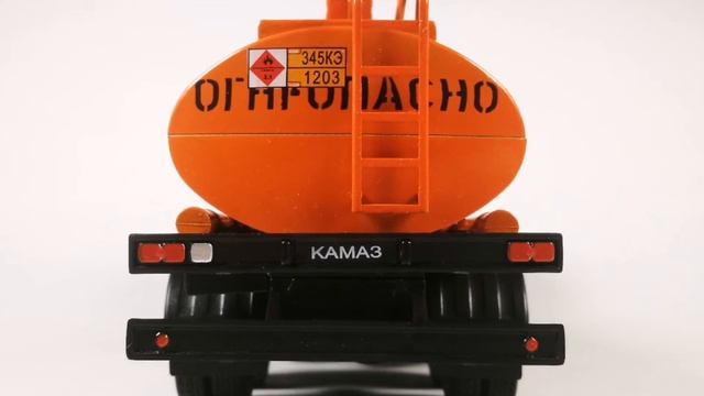 KAMAZ 53215 / Automobil na służbie / 1:43 смотреть онлайн