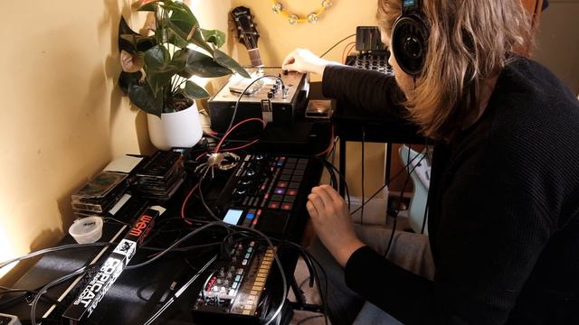 MFB-301, Volca FM & Electribe 2 - Tascam 688 // 80s Cassette Adventures #1 смотреть онлайн