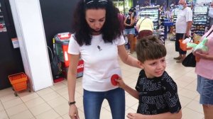 Ребенок с аутизмом КРИЧИТ в магазине. Отрабатываем навык "жди"