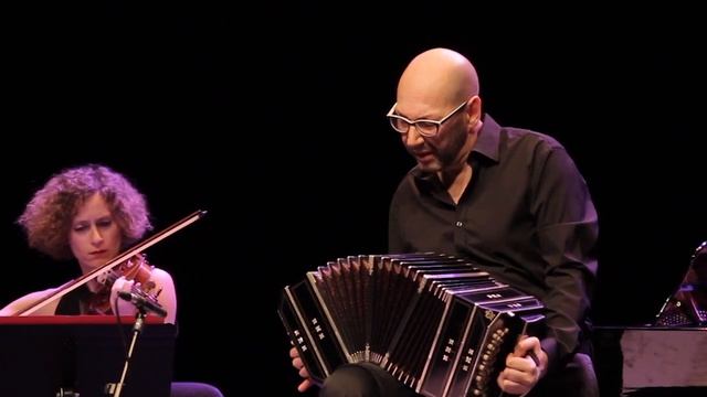 Eterno Astor - Fabián Carbone Tango Ensemble, Solistas Del Real y Mariel Martínez смотреть онлайн