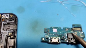 Samsung A20 не включается, не заряжается.