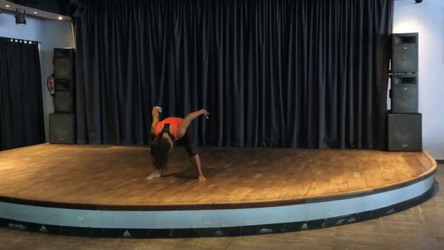 Holly Gibson Choreography 'Helium' смотреть онлайн