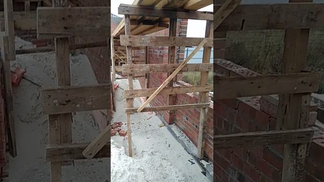 как сделать дешёвые подмости (леса), для кладки кирпича,из поддонов. без особых затрат. смотреть онлайн