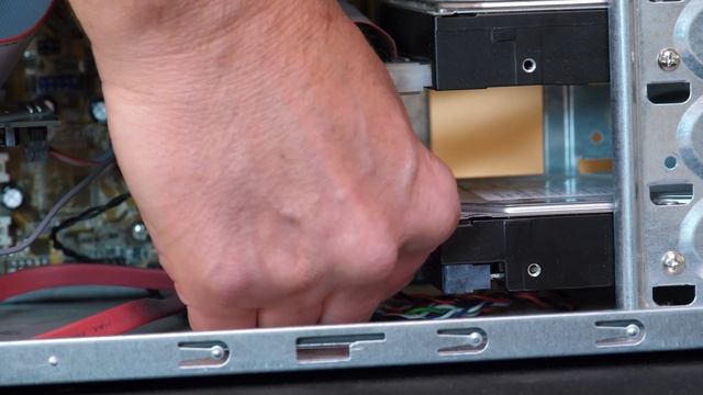 How to Remove a Hard Drive From Your Computer смотреть онлайн