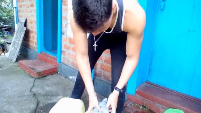 Как накачать бицепс в домашних условиях(Без железа) смотреть онлайн