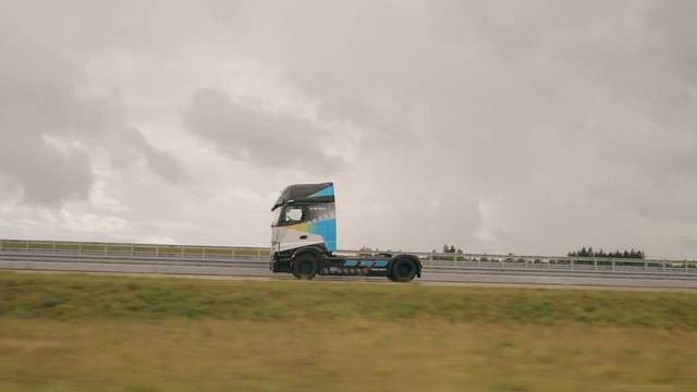 1.2 million km battery life in a Mercedes electric long-distance truck? смотреть онлайн