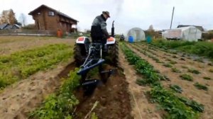 "СКАУТ" Т-220В пашет плугом PL-230