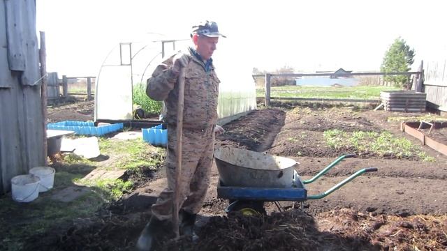 КАК СДЕЛАТЬ НАВОЗНУЮ ГРЯДУ ДЛЯ ОГУРЦОВ, ДЫНЬ И АРБУЗОВ. смотреть онлайн