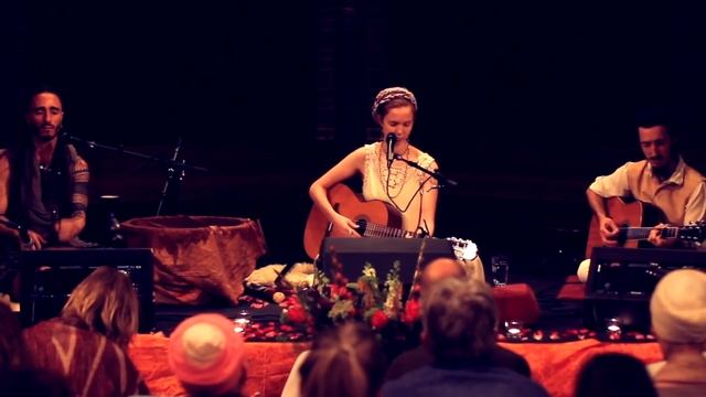 Ajeet Kaur - Kiss the Earth (La Luna) [Live in Amsterdam].mp4 смотреть онлайн