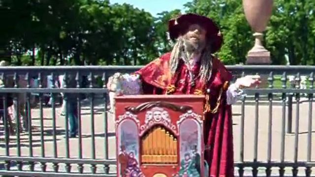Летний сад. А в Летнем саду шарманка звучит... смотреть онлайн
