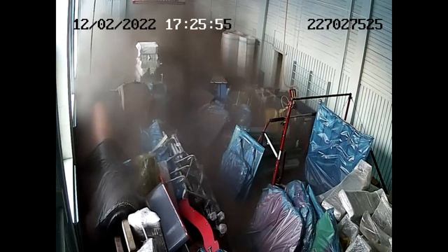 Кадры обрушения потолка в спортивной школе Зеи смотреть онлайн