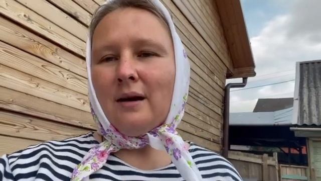 Чем кормить козу//вода и зерно/