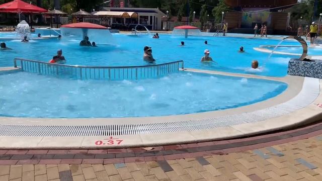 Аквапарк Золотой пляж / Вечерняя Анапа смотреть онлайн