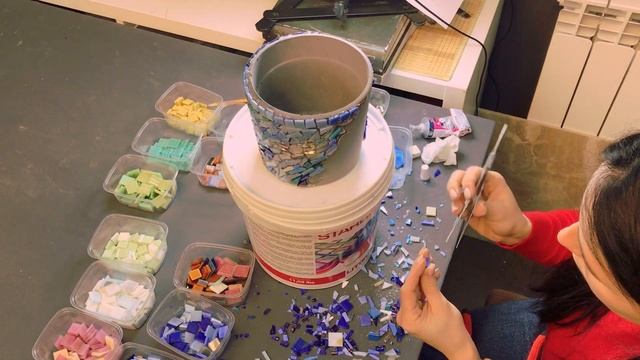 Декорируем цветочный горшок стеклянной мозаикой! Небольшой мастер-класс! смотреть онлайн