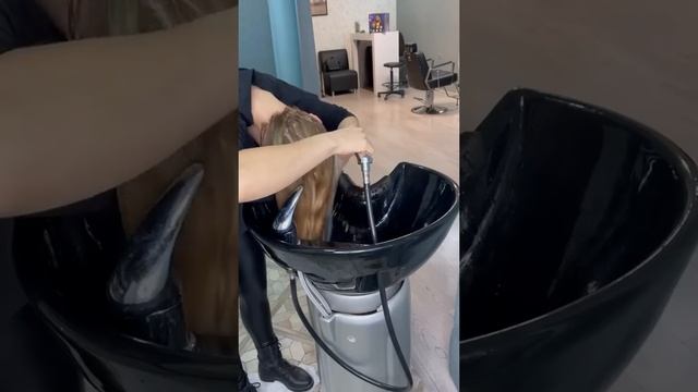 Нельзя расчесывать кудрявые волосы #укладкаволос #кудрявыеволосы смотреть онлайн