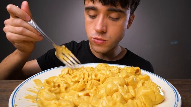 ASMR CHEESIEST MAC & CHEESE MUKBANG (Extra Creamy Lazy Macaroni and Cheese) *No Talking Eating* смотреть онлайн
