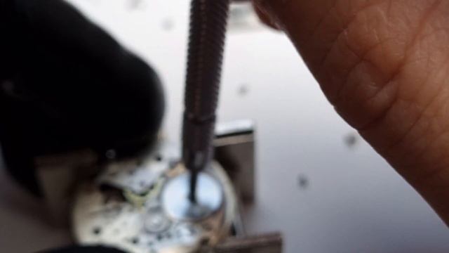 Ремонт часов восток автоподзавод,один винт не по размеру и часы не работают. смотреть онлайн