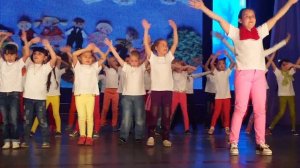 Нарисуй этот мир, как захочешь сам. Музыка Игорь Крутой, слова Доминик Джокер. Исполняет хор ДМШ №2