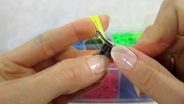 Фигурки из резинок ПЧЕЛА. Как плести фигурки из резинок БЕЗ СТАНКА смотреть онлайн