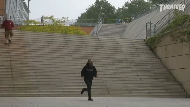 Парень прыгнул с 25 ступеней на скейтборде смотреть онлайн