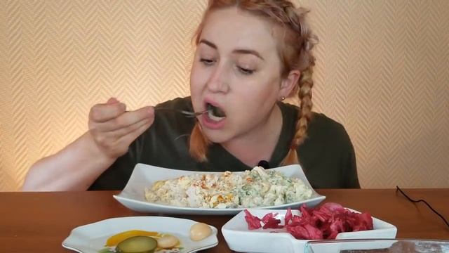 МУКБАНГ СУП ГОРБУШ КУРА ПОД ОДЕЯЛОМ ОЛИВЬЕ МАРИНАДЫ АСМР | MUKBANG SOUP CHICKEN SALAD MARINADES ASM