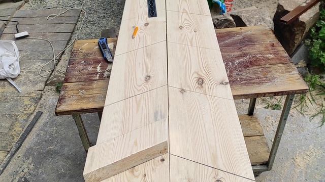 приступил к изготовлению лестницы на второй этаж каркасной пристройки смотреть онлайн