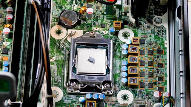 NEW UPGRADES for a REFURBISHED HP 8200 Elite Small Form Factor Desktop PC – Memory and CPU Improved смотреть онлайн
