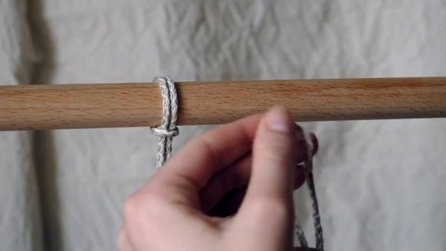 Навешивание нитей / Lark's Head Knot - Macrame Tutorial by KNOT it Yourself смотреть онлайн
