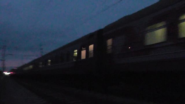 Электровоз ЭП2К с поездом №132 (Ижевск - СПб) смотреть онлайн