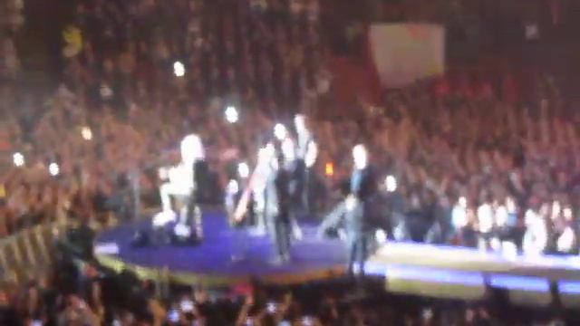 Queen + Adam Lambert - Milan 10/02/2015 - Brian introduces Roger, Rufus, Neil, Spike смотреть онлайн