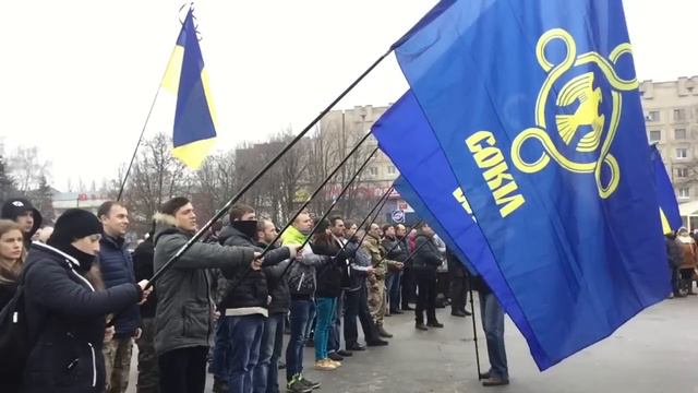 В Славянске прощались с погибшим Героем АТО Романом Напрягло смотреть онлайн