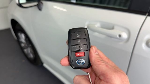 2021 - 2023 Toyota Sienna - How to Unlock, Open & Start With Dead Remote Key Fob Battery Not Workin смотреть онлайн