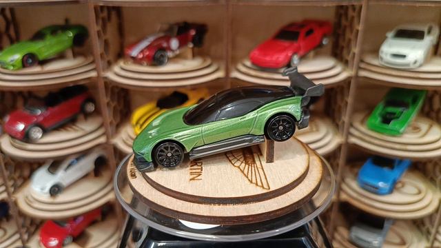 Aston Martin Vulcan смотреть онлайн