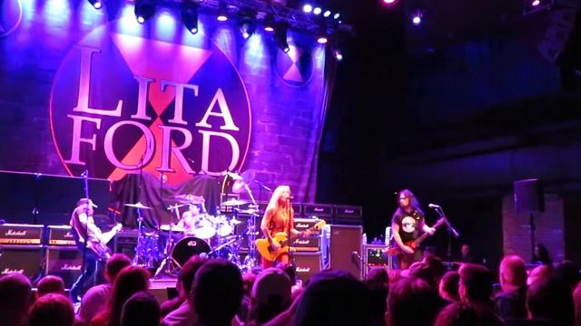Lita Ford / Living Like a Runaway смотреть онлайн