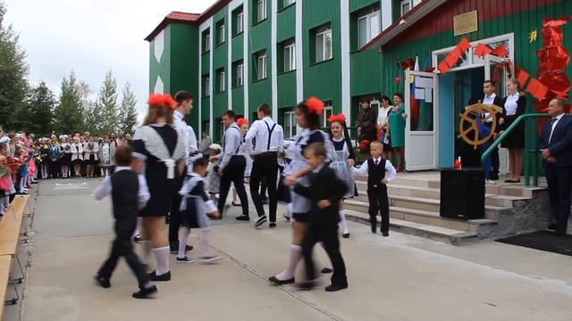 1 сентября 11 класс с 1 классом танец Локосово 2017 смотреть онлайн