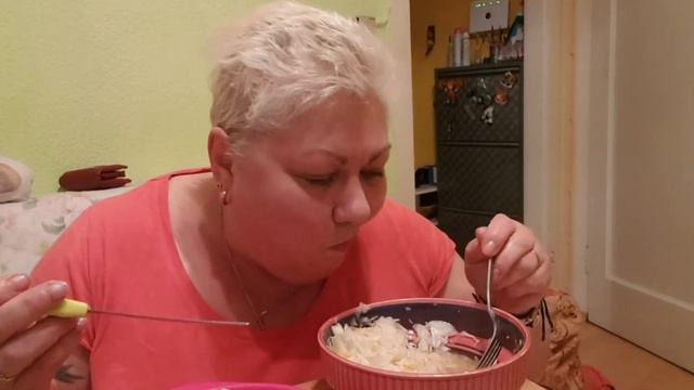 Mukbang // Germeny// Сегодня курица жареная и капуста малосольная. У меня хорошая и плохая новасть смотреть онлайн