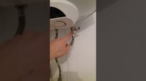 Что делать неприятный запах воды в бойлере.Воняет вода в титане.