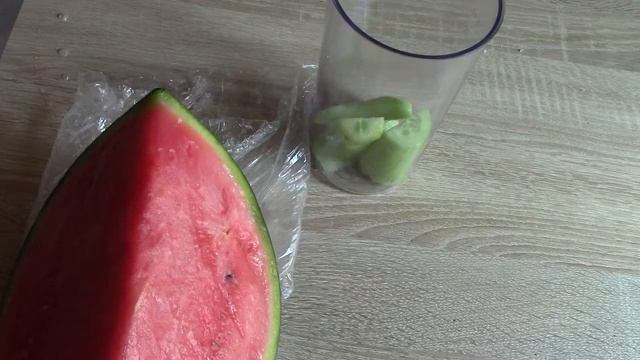 Cosmic Kocht: Melone-Gurken Smoothie смотреть онлайн