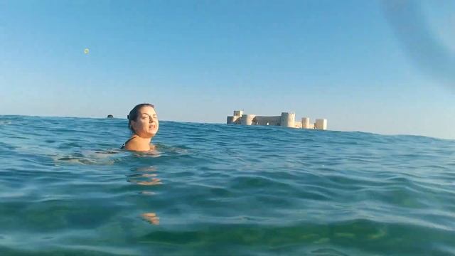 И такое море есть в Мерсине!! 25 октября плаваем в тёплом море! Едем в Кызкалеси! Турция. смотреть онлайн