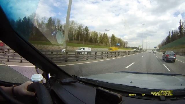 Самолет завис в воздухе. Внуково, май 2017 (CVR-G7750) смотреть онлайн