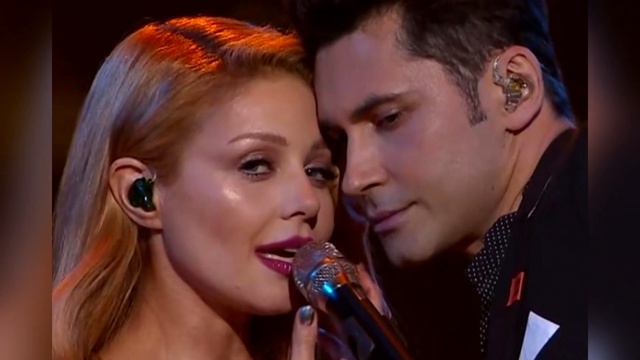 Кокетливая Кароль засветилась на мероприятии в пиджаке Дана Балана: «Коалиция бордовых»