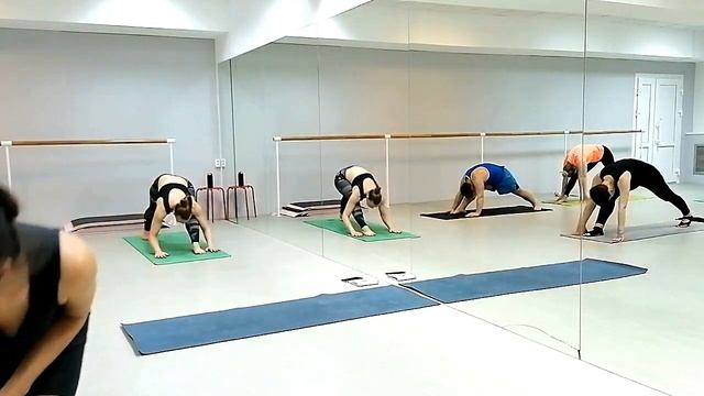Хатха-йога мягкая практика/ скрутки /растяжка/ видео-запись группового занятия смотреть онлайн