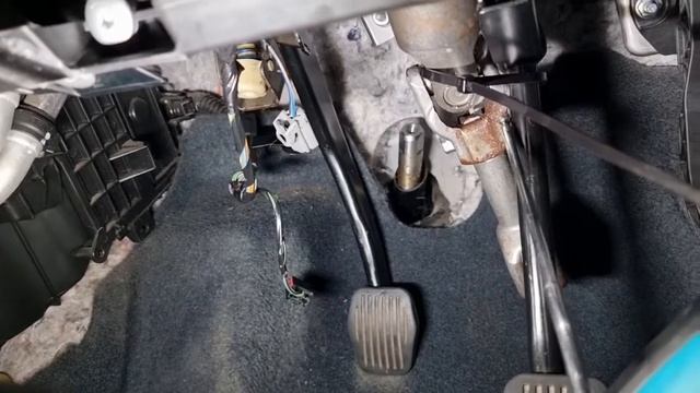 How to replace clutch master on a FORD CMAX 2012 смотреть онлайн