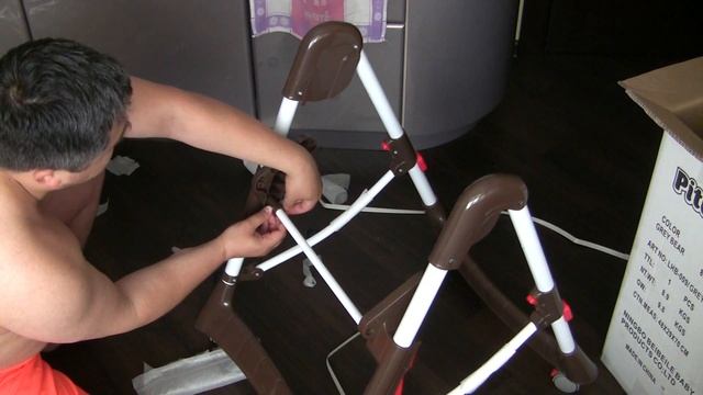 Стульчик для кормления Pituso Nino. Сборка. смотреть онлайн