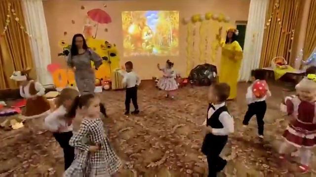 Гра з бубном (молодша група) смотреть онлайн