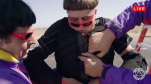 Оливер Три разбил самый большой самокат