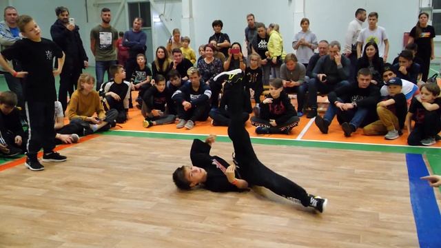 bboy Venom vs Shnurok top16 - брейкданс чемпионат г.Королев смотреть онлайн
