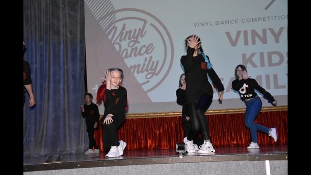 Танцы/Мое выступление в команде VINYL DANCE FAMILY!!! смотреть онлайн