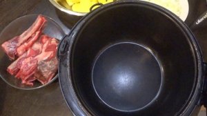 Бараньи ребра томленые с луком в мультиварке