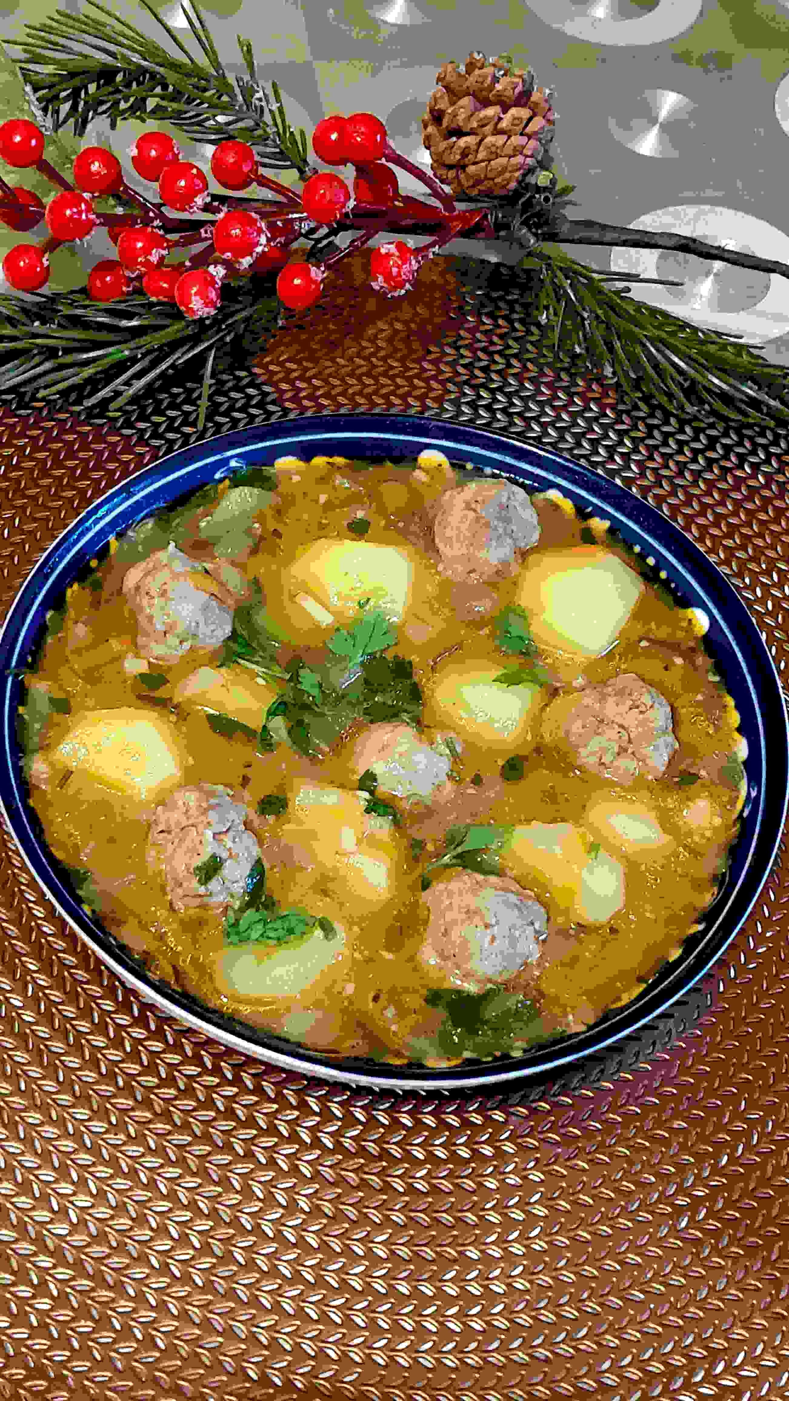 КАРТОФЕЛЬ С ФРИКАДЕЛЬКАМИ В ВКУСНОМ СОУСЕ смотреть онлайн